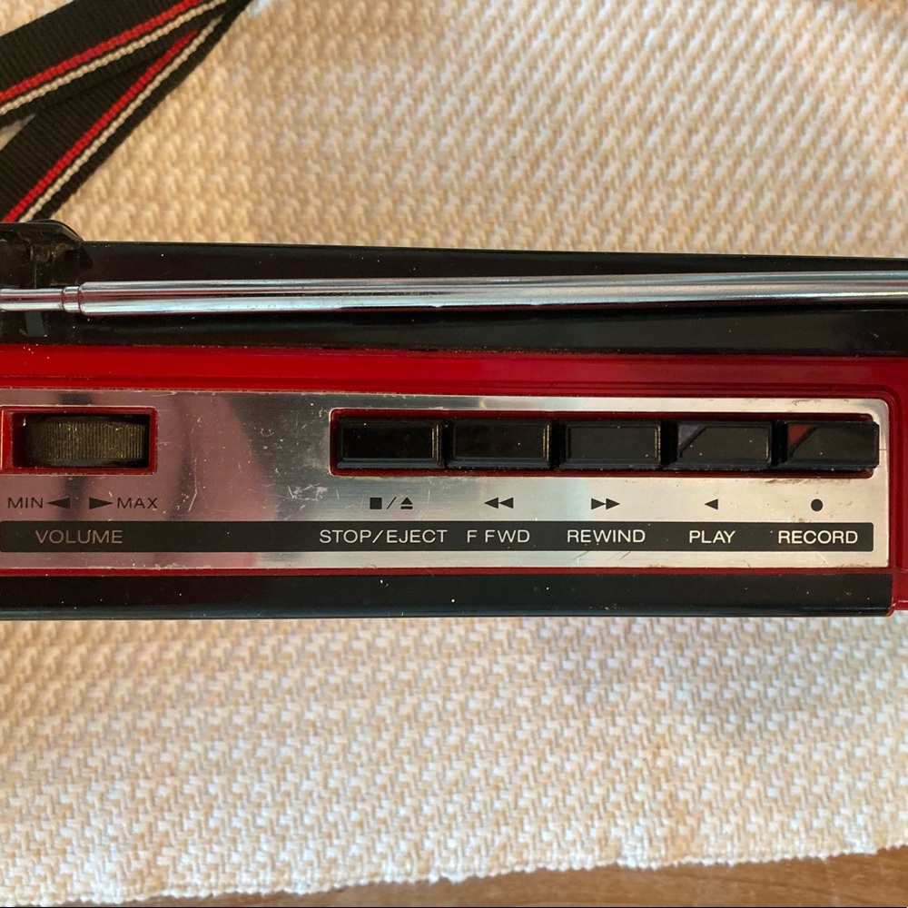 Vintage Mid-1980s Sharp Red Boombox Model Qt15R - AM/FM Cassette Player - Picture 6 of 14